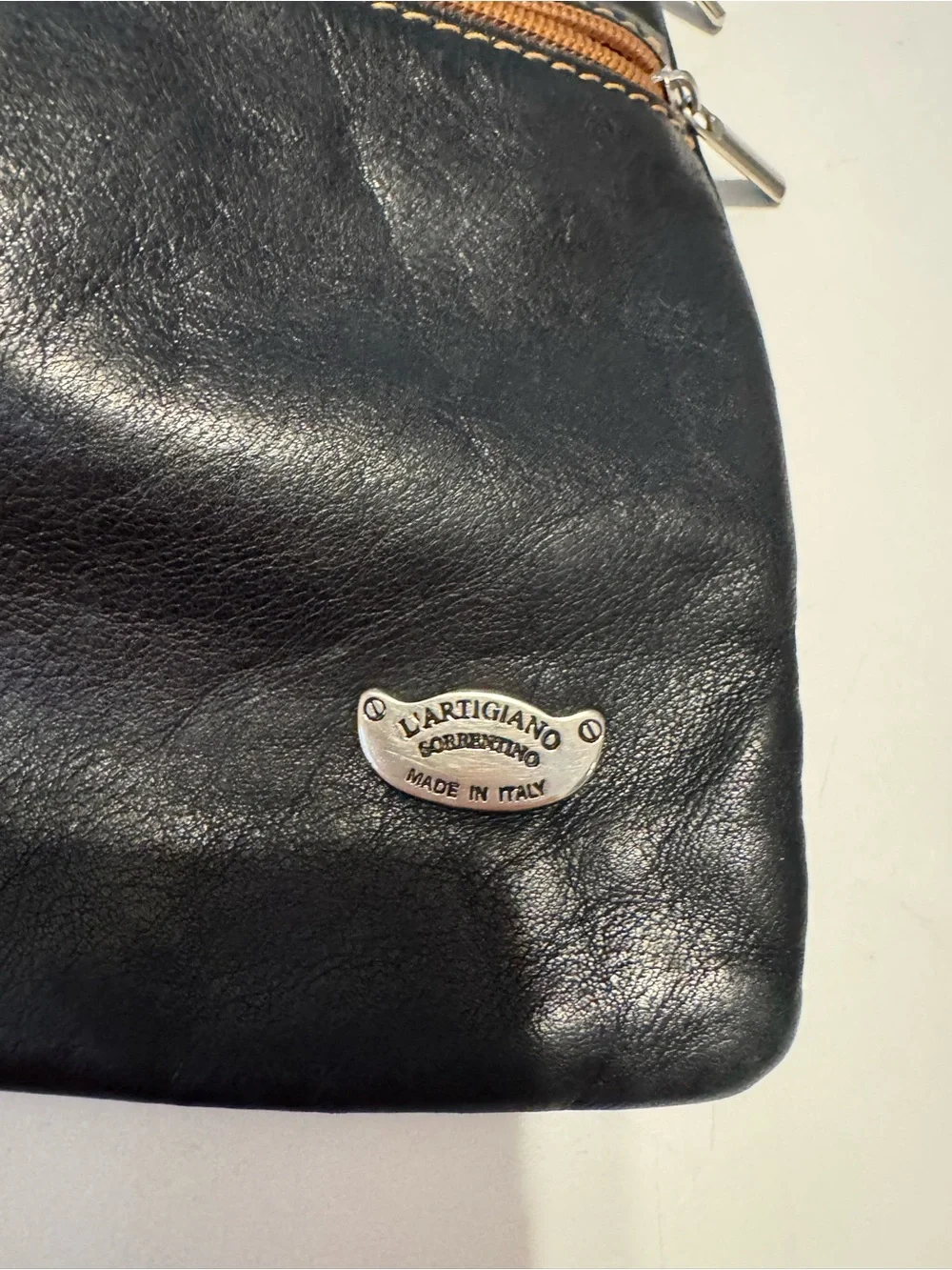 L’Artigiano Made in Italy Black Leather Crossbody Bag Multi Zip Organizer Purse